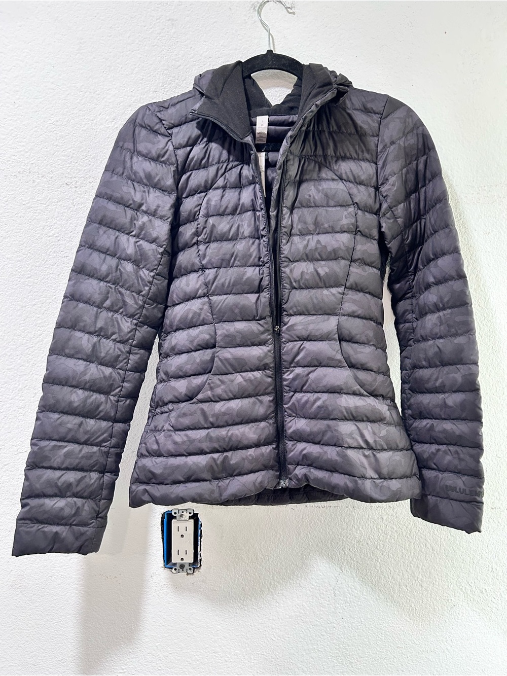 lululemon athletica Women’s Lightweight Quilted Puffer Jacket in Charcoal Gray